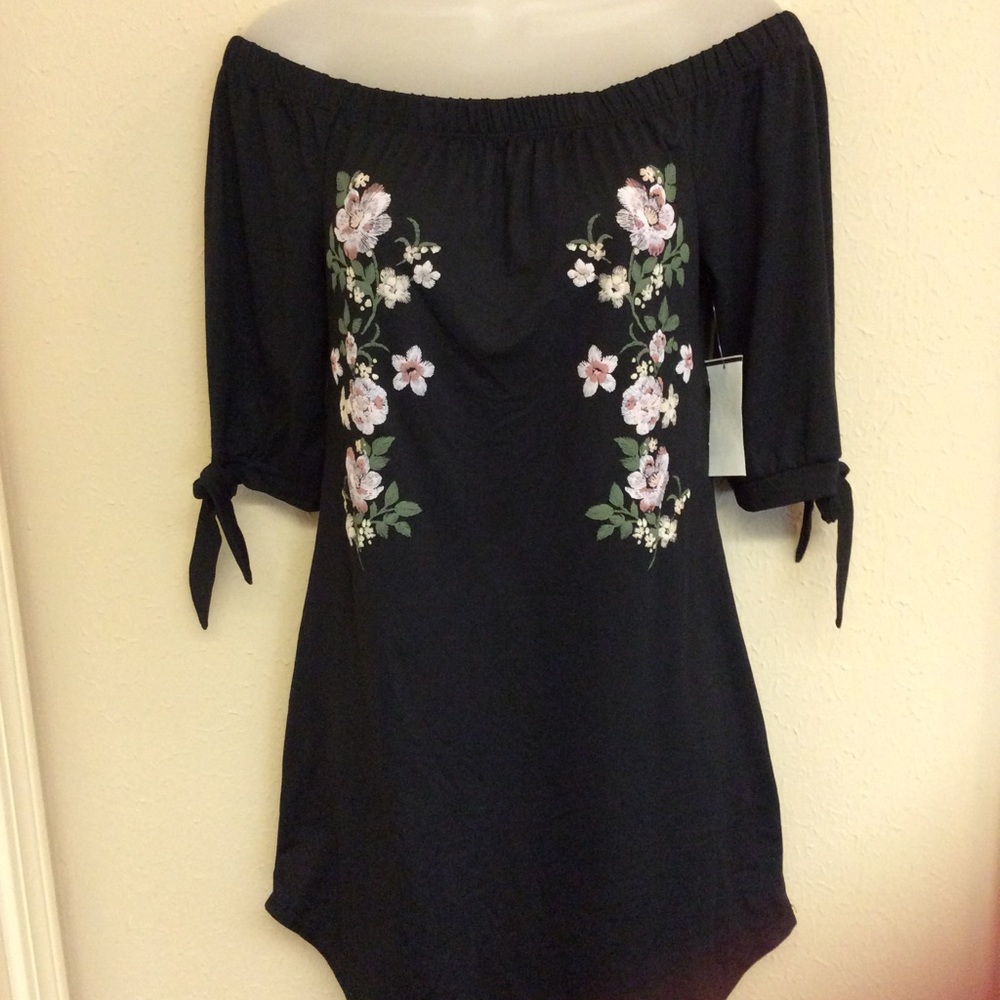 Black Derek Heart 3/4 sleeve tunic.